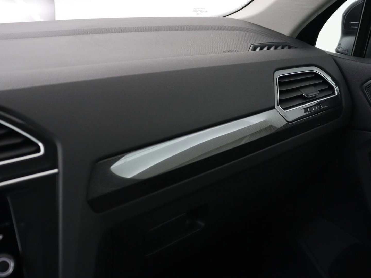 Volkswagen Tiguan 1.4 TSI eHybrid Comfortline | SOH 87% | Panoramadak | Camera | Carplay | Adaptive cruise | Keyless | Navigatie | Full LED | Climate control | Virtual Cockpit | Sfeerverlichting | PHEV | Plug In