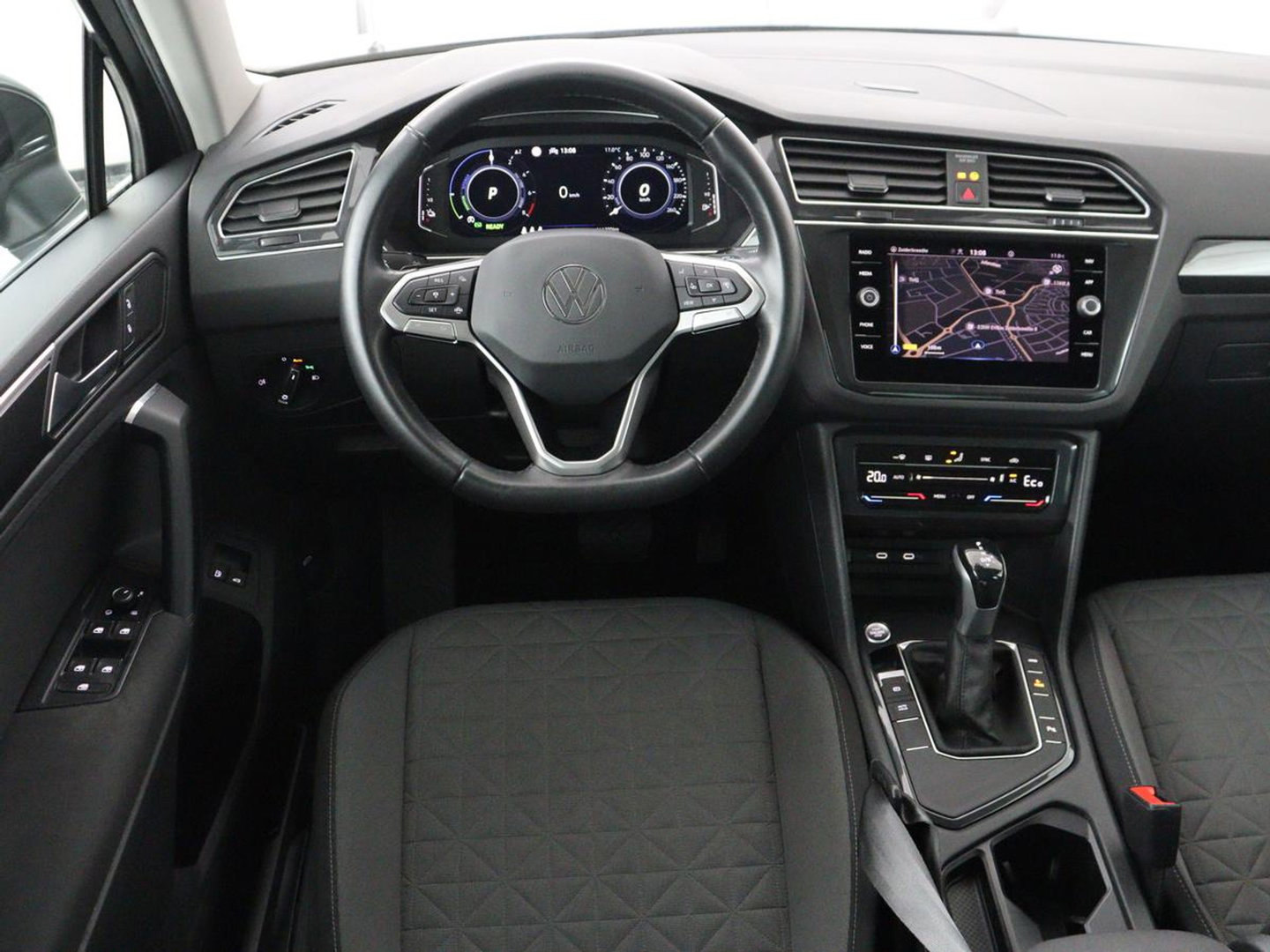 Volkswagen Tiguan 1.4 TSI eHybrid Comfortline | SOH 87% | Panoramadak | Camera | Carplay | Adaptive cruise | Keyless | Navigatie | Full LED | Climate control | Virtual Cockpit | Sfeerverlichting | PHEV | Plug In