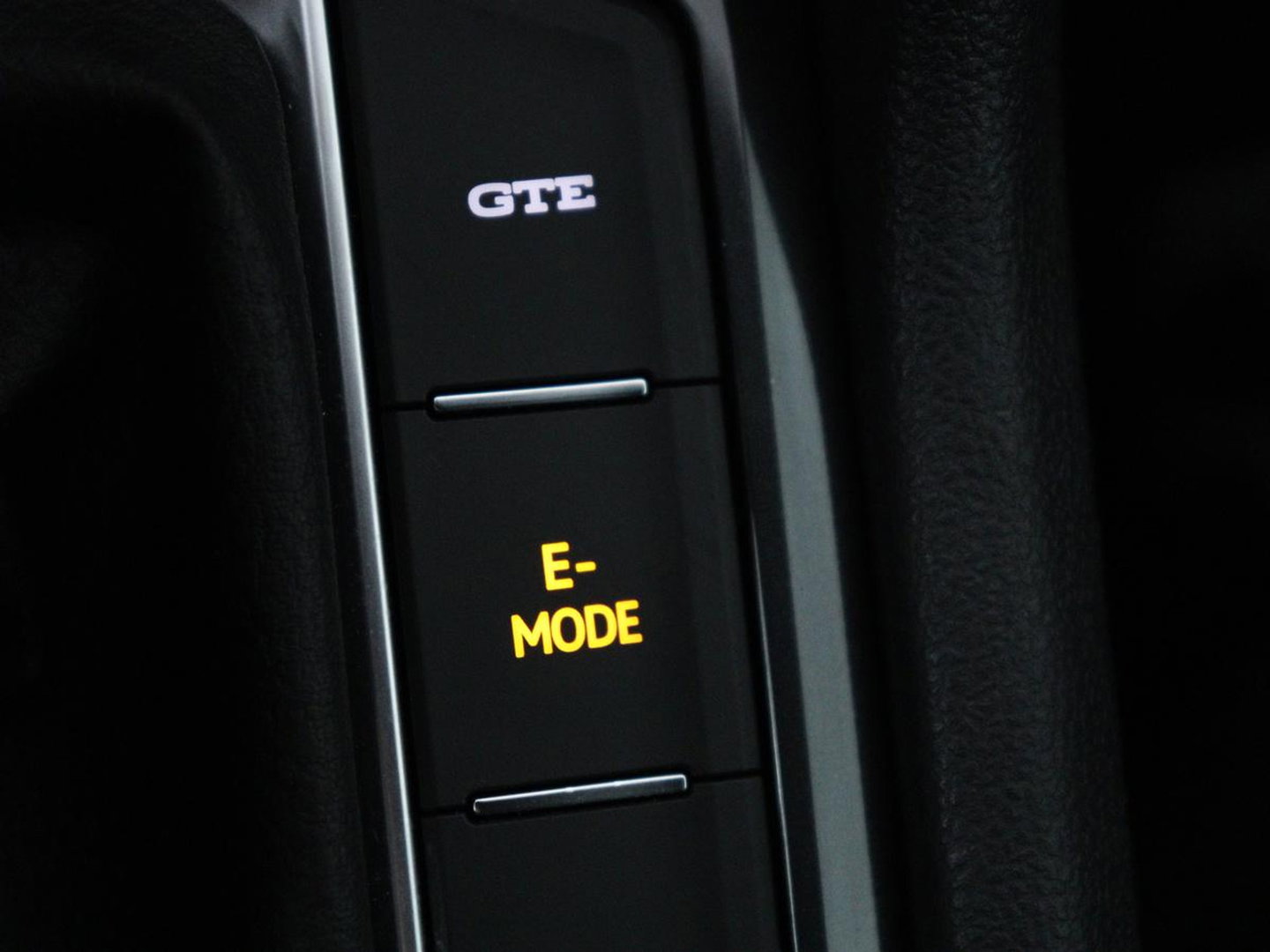 Volkswagen Tiguan 1.4 TSI eHybrid Comfortline | SOH 87% | Panoramadak | Camera | Carplay | Adaptive cruise | Keyless | Navigatie | Full LED | Climate control | Virtual Cockpit | Sfeerverlichting | PHEV | Plug In