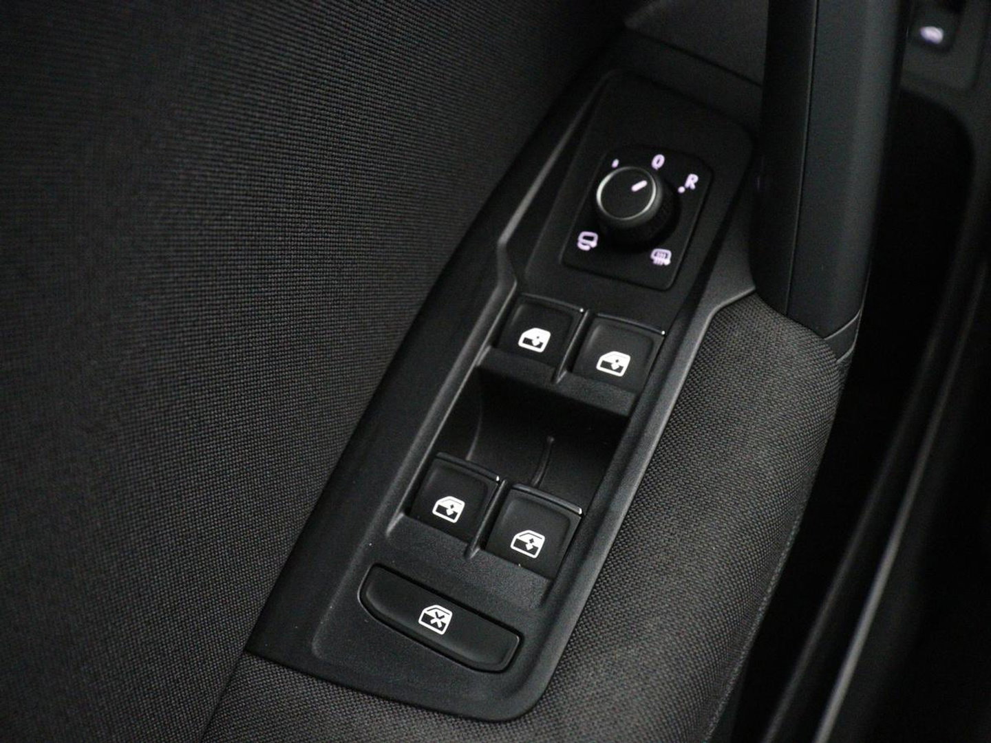 Volkswagen Tiguan 1.4 TSI eHybrid Comfortline | SOH 87% | Panoramadak | Camera | Carplay | Adaptive cruise | Keyless | Navigatie | Full LED | Climate control | Virtual Cockpit | Sfeerverlichting | PHEV | Plug In