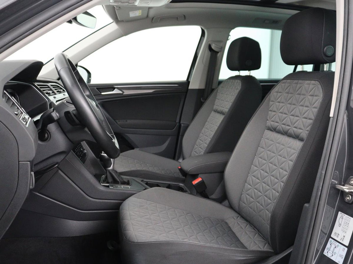 Volkswagen Tiguan 1.4 TSI eHybrid Comfortline | SOH 87% | Panoramadak | Camera | Carplay | Adaptive cruise | Keyless | Navigatie | Full LED | Climate control | Virtual Cockpit | Sfeerverlichting | PHEV | Plug In