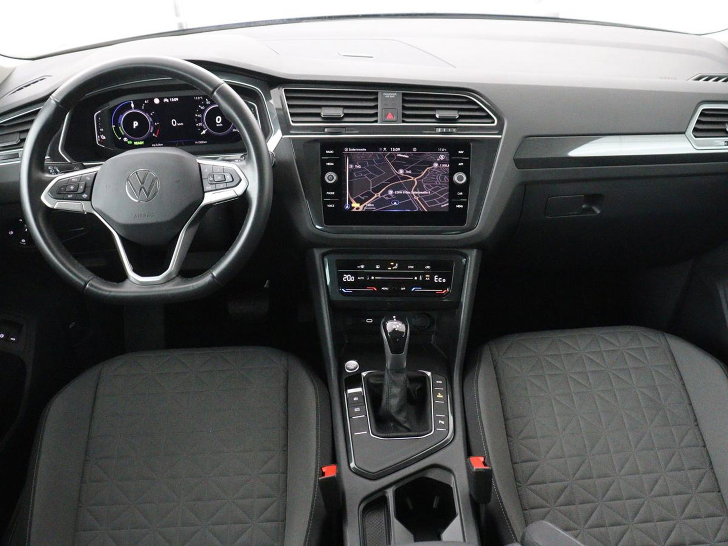 Volkswagen Tiguan 1.4 TSI eHybrid Comfortline | SOH 87% | Panoramadak | Camera | Carplay | Adaptive cruise | Keyless | Navigatie | Full LED | Climate control | Virtual Cockpit | Sfeerverlichting | PHEV | Plug In