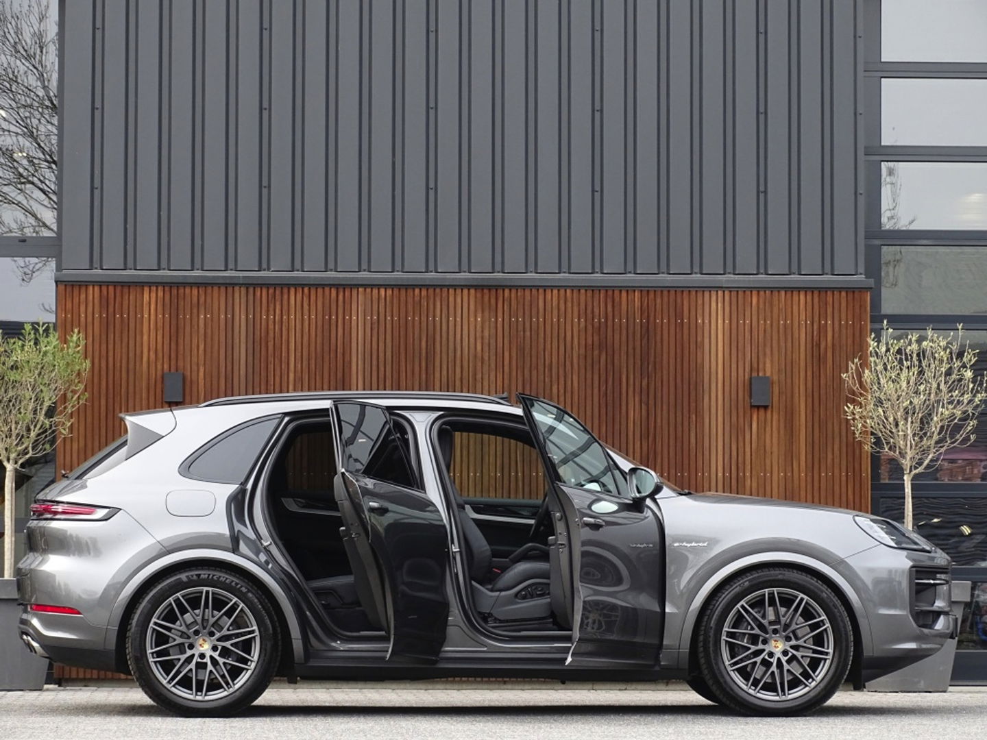 Porsche Cayenne 3.0 E-Hybrid 470PK / Sport Design / Bose / 2024 / ACC