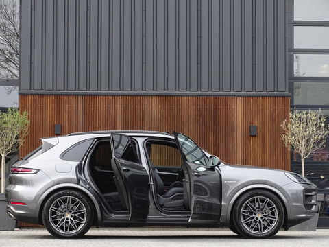 Porsche Cayenne 3.0 E-Hybrid 470PK / Sport Design / Bose / 2024 / ACC