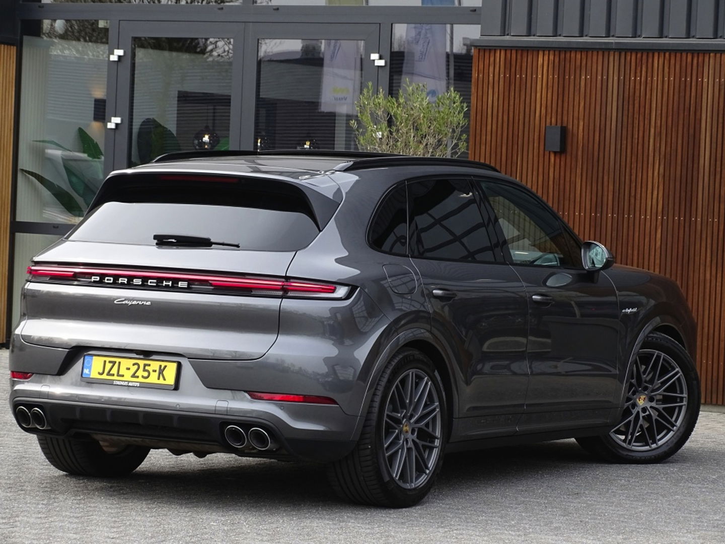 Porsche Cayenne 3.0 E-Hybrid 470PK / Sport Design / Bose / 2024 / ACC