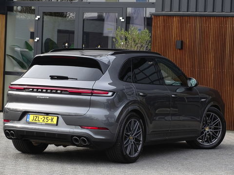 Porsche Cayenne 3.0 E-Hybrid 470PK / Sport Design / Bose / 2024 / ACC