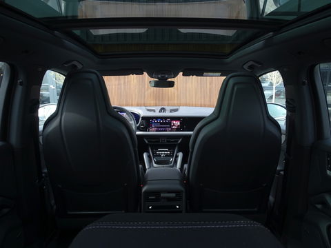 Porsche Cayenne 3.0 E-Hybrid 470PK / Sport Design / Bose / 2024 / ACC