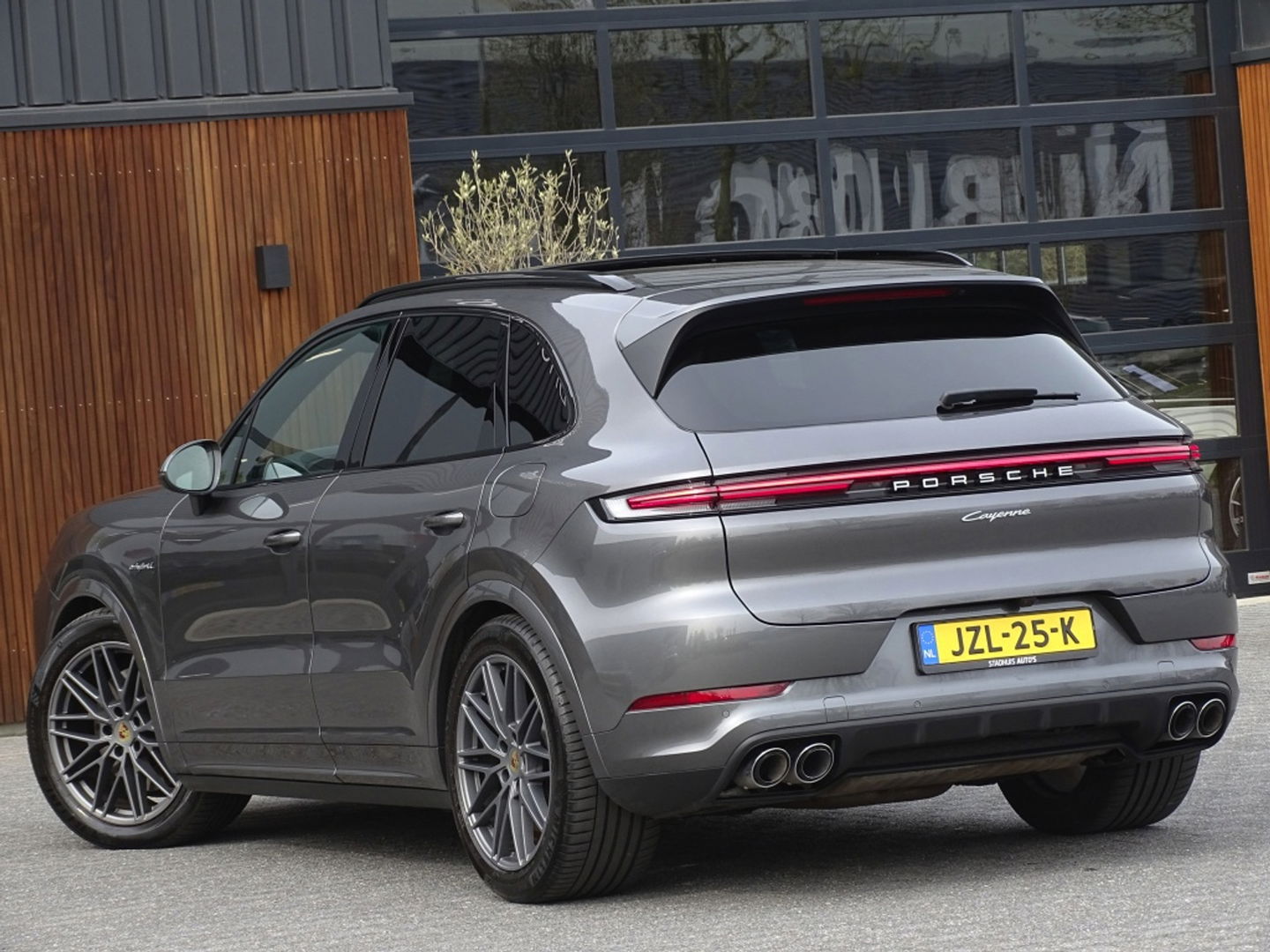 Porsche Cayenne 3.0 E-Hybrid 470PK / Sport Design / Bose / 2024 / ACC