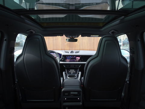 Porsche Cayenne 3.0 E-Hybrid 470PK / Sport Design / Bose / 2024 / ACC