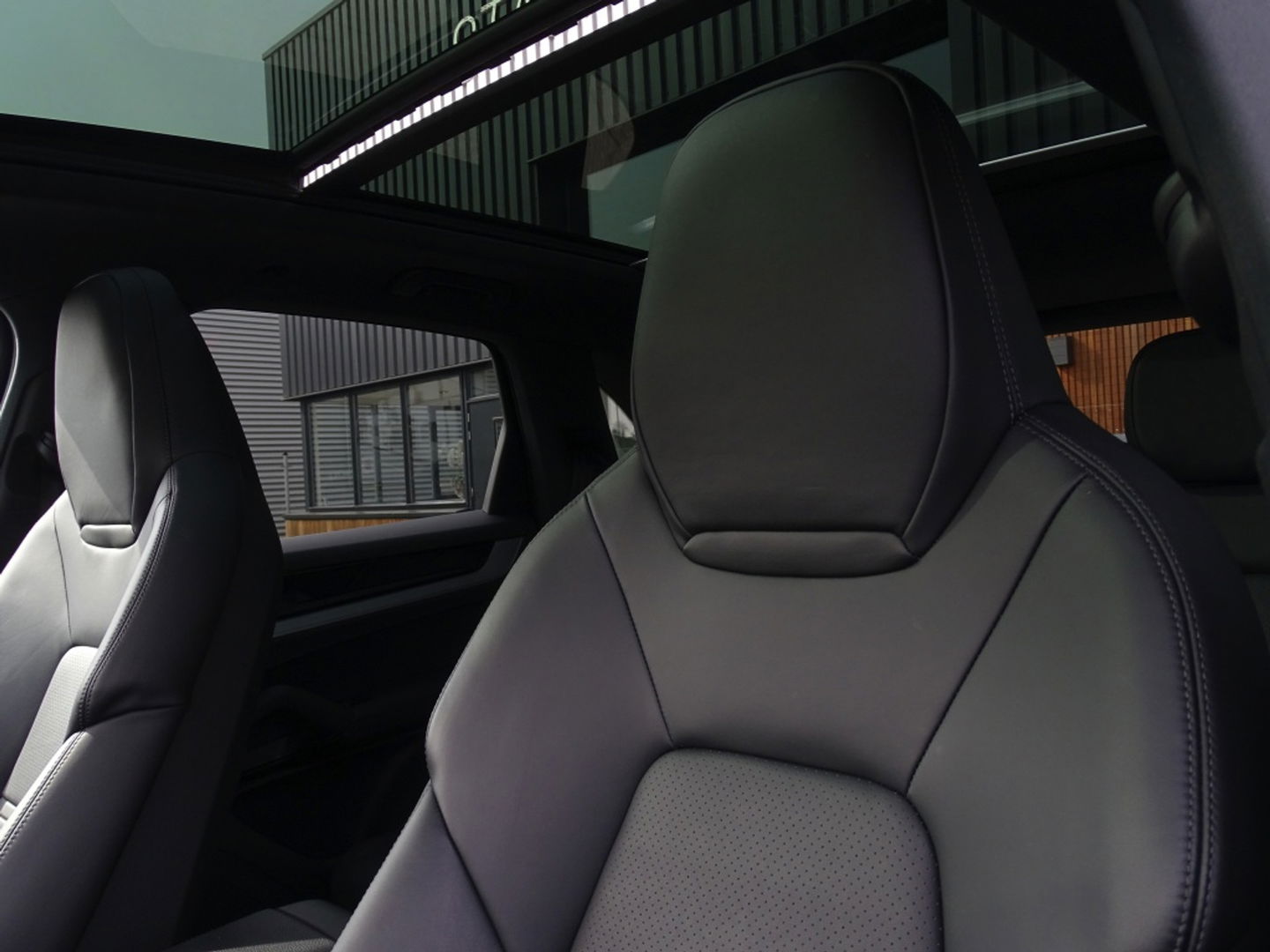 Porsche Cayenne 3.0 E-Hybrid 470PK / Sport Design / Bose / 2024 / ACC