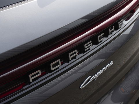 Porsche Cayenne 3.0 E-Hybrid 470PK / Sport Design / Bose / 2024 / ACC