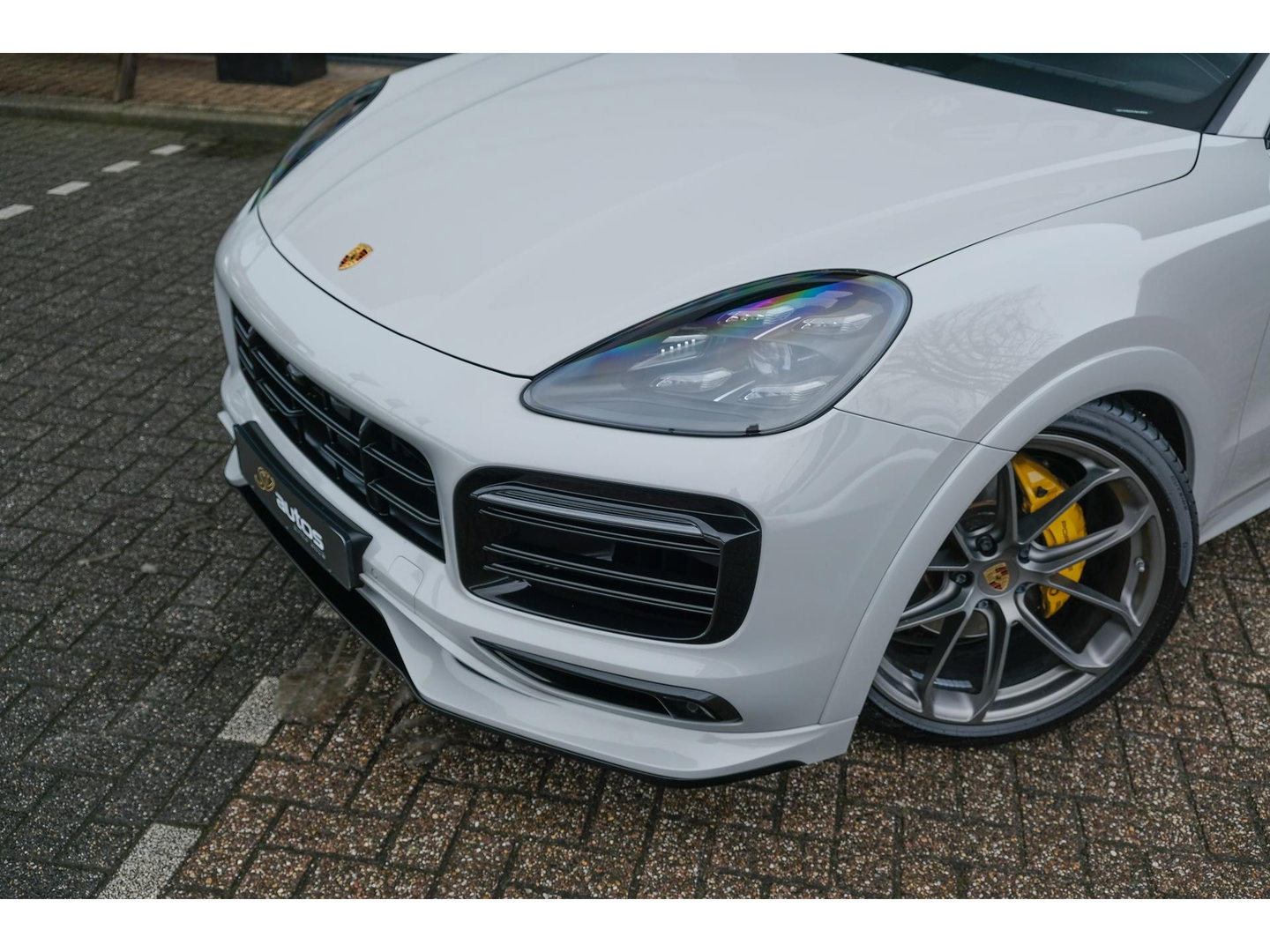 Porsche Cayenne Coupé 3.0 E-Hybrid 462PK Krijtgrijs SportDesign Luchtvering *SOH 82%* Lightweight Package Carbon Dak 4-wielsturing NLauto