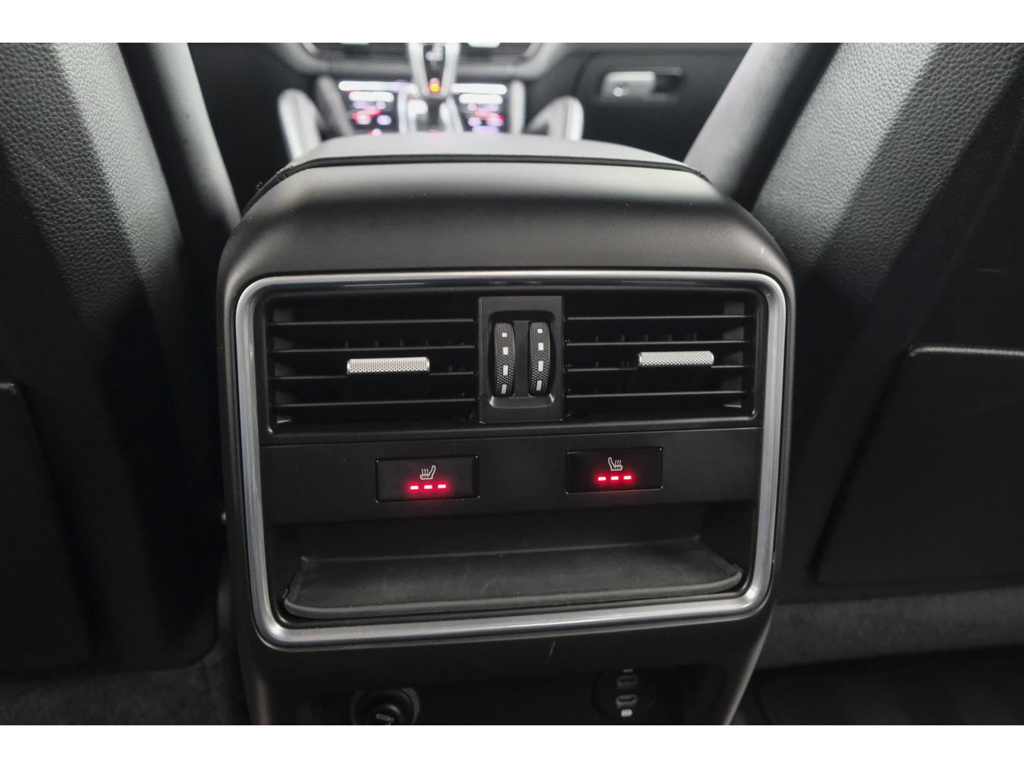 Porsche Cayenne Coupé 3.0 E-Hybrid 462PK Krijtgrijs SportDesign Luchtvering *SOH 82%* Lightweight Package Carbon Dak 4-wielsturing NLauto