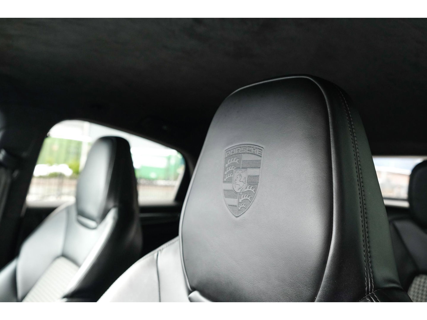 Porsche Cayenne Coupé 3.0 E-Hybrid 462PK Krijtgrijs SportDesign Luchtvering *SOH 82%* Lightweight Package Carbon Dak 4-wielsturing NLauto