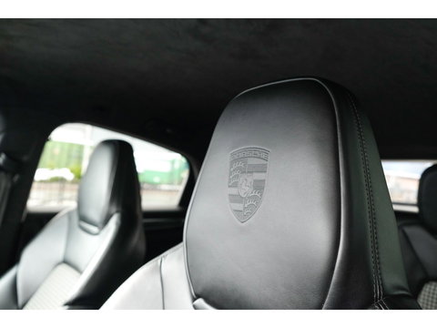 Porsche Cayenne Coupé 3.0 E-Hybrid 462PK Krijtgrijs SportDesign Luchtvering *SOH 82%* Lightweight Package Carbon Dak 4-wielsturing NLauto
