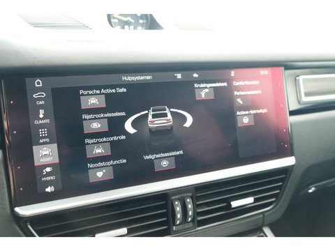 Porsche Cayenne Coupé 3.0 E-Hybrid 462PK Krijtgrijs SportDesign Luchtvering *SOH 82%* Lightweight Package Carbon Dak 4-wielsturing NLauto