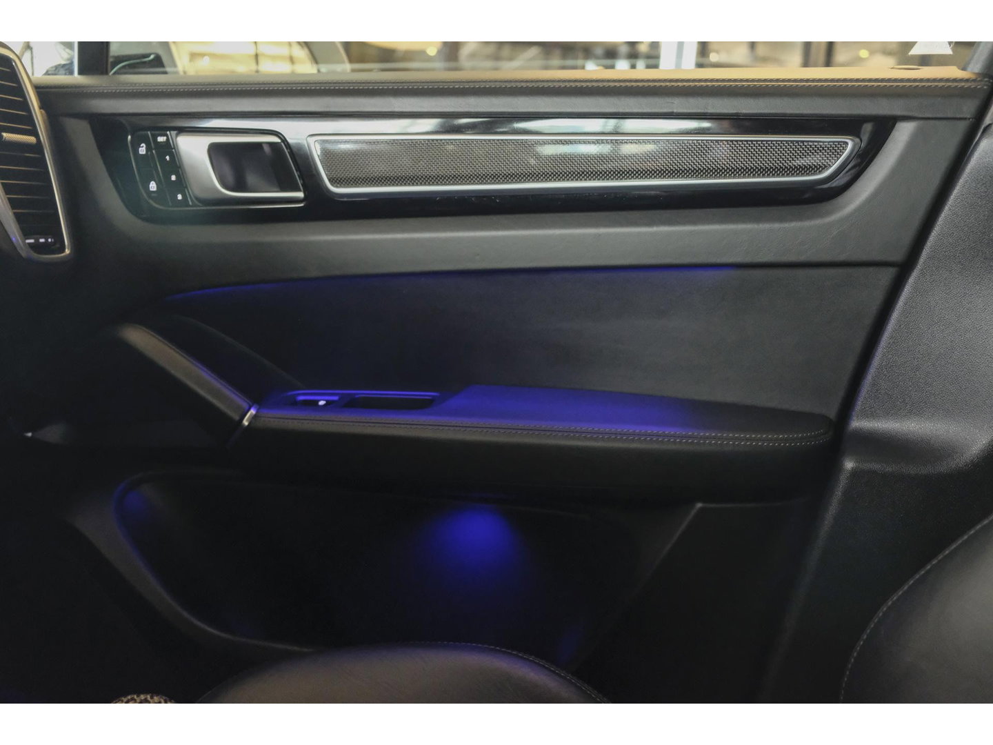 Porsche Cayenne Coupé 3.0 E-Hybrid 462PK Krijtgrijs SportDesign Luchtvering *SOH 82%* Lightweight Package Carbon Dak 4-wielsturing NLauto