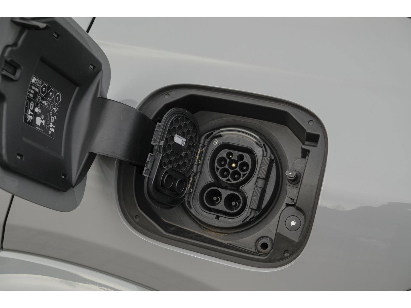 Mercedes-Benz GLE GLE400e AMG 381pk Panoramadak *BTW* Alpingrau *SOH 97%* Luchtvering NLauto 22" LMV Trekhaak