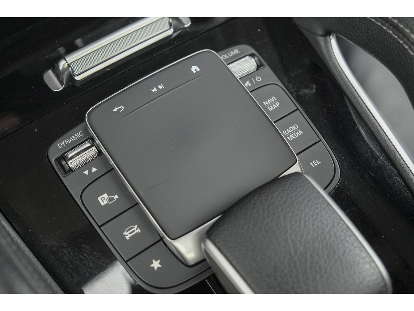 Mercedes-Benz GLE GLE400e AMG 381pk Panoramadak *BTW* Alpingrau *SOH 97%* Luchtvering NLauto 22" LMV Trekhaak