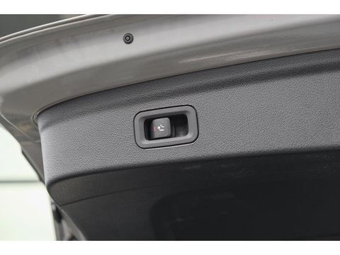 Mercedes-Benz GLE GLE400e AMG 381pk Panoramadak *BTW* Alpingrau *SOH 97%* Luchtvering NLauto 22" LMV Trekhaak