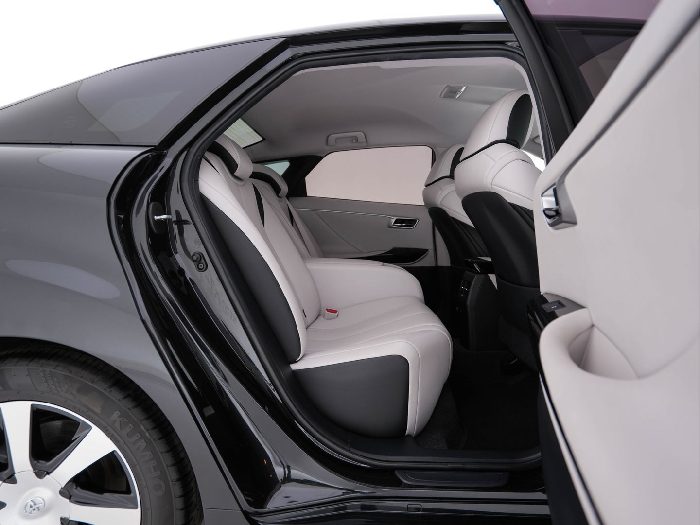 Toyota Mirai FCV Executive [ HYDROGEN ] (INCL.BTW) Aut. *LEATHER | FULL-LED | JBL-SOUND | CAMERA | KEYLESS | MEMORY-PACK | ADAPTIVE-CRUISE | BLIND-SPOT |  DAB | NAVI-FULLMAP | DIGI-COCKPIT | COMFORT-SEATS | LANE-ASSIST | ...