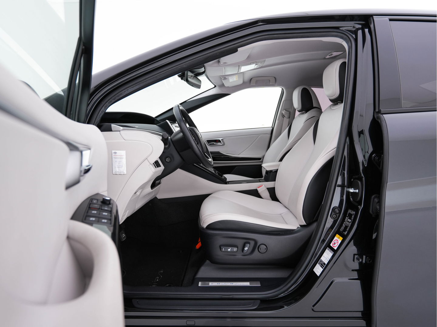 Toyota Mirai FCV Executive [ HYDROGEN ] (INCL.BTW) Aut. *LEATHER | FULL-LED | JBL-SOUND | CAMERA | KEYLESS | MEMORY-PACK | ADAPTIVE-CRUISE | BLIND-SPOT |  DAB | NAVI-FULLMAP | DIGI-COCKPIT | COMFORT-SEATS | LANE-ASSIST | ...