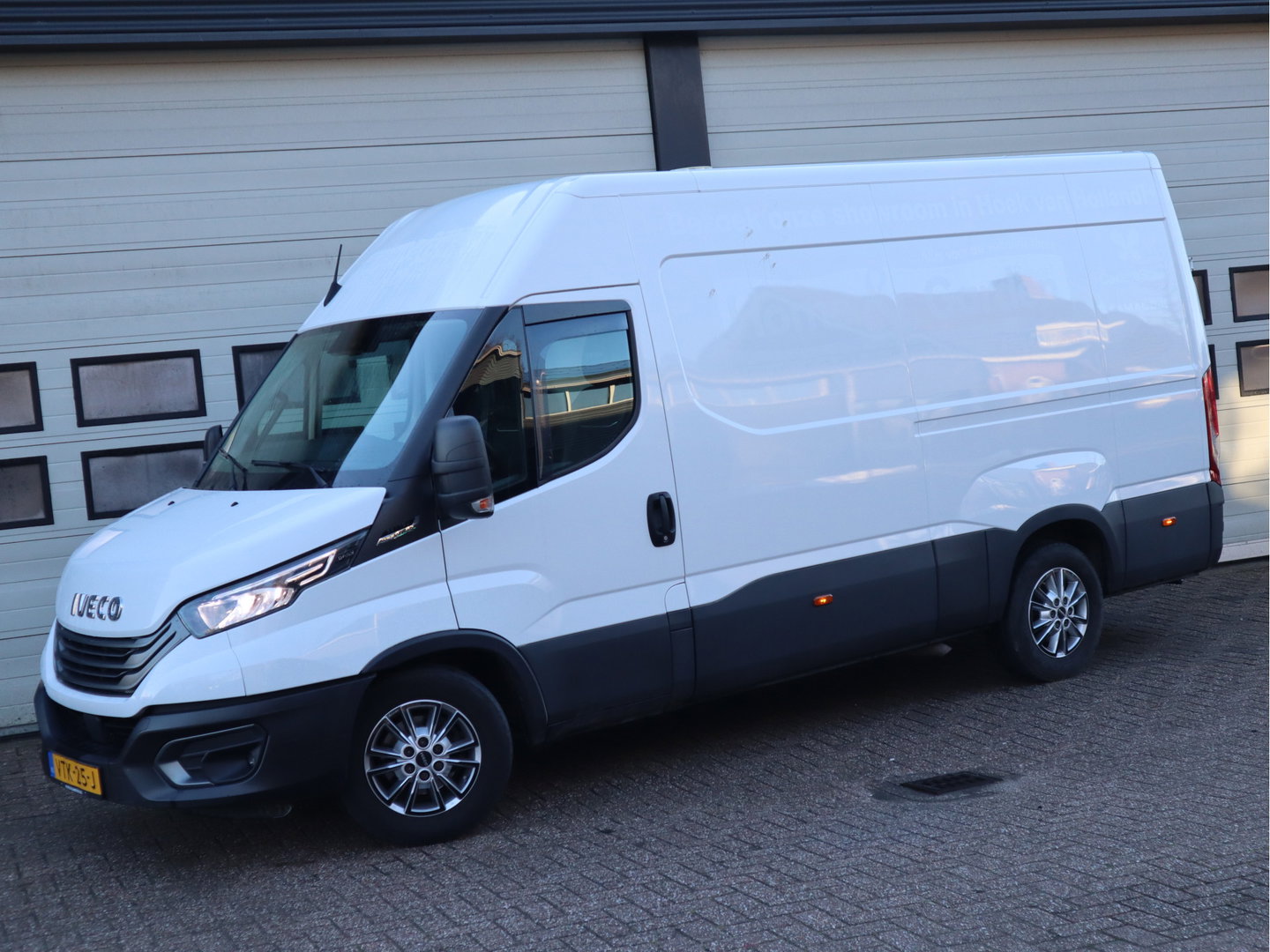 Iveco Daily 35S16 Hi-Matic Euro 6 - Luchtvering - L2H2 - 3.5t KG Trekhaak - LED