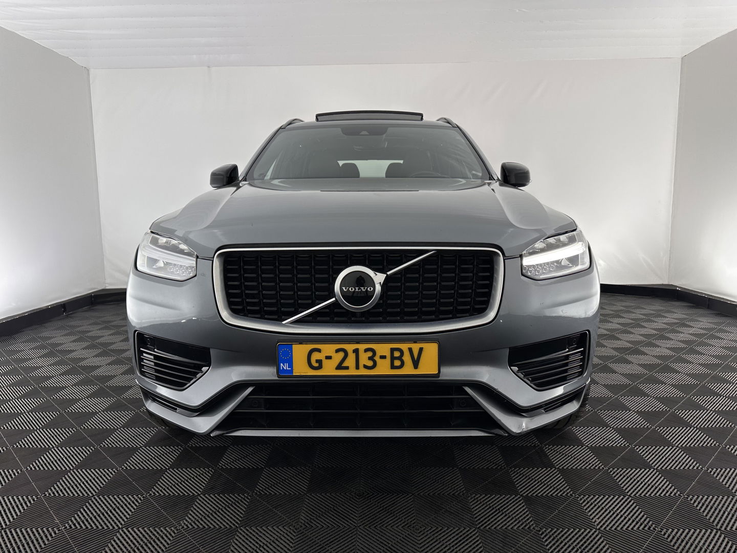 Volvo XC90 2.0 T8 Twin Engine AWD R-Design [ 7-Pers. ] Aut. *PANO | HEAD-UP | LEATHER-MICROFIBRE | FULL-LED | MEMORY-PACK | DIGI-COCKPIT | NAVI-FULLMAP | CARPLAY | ECC | HEATED-COMFORTSEATS | LANE-ASSIST | PDC | TOWBAR | 20"ALU*