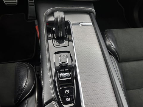 Volvo XC90 2.0 T8 Twin Engine AWD R-Design [ 7-Pers. ] Aut. *PANO | HEAD-UP | LEATHER-MICROFIBRE | FULL-LED | MEMORY-PACK | DIGI-COCKPIT | NAVI-FULLMAP | CARPLAY | ECC | HEATED-COMFORTSEATS | LANE-ASSIST | PDC | TOWBAR | 20"ALU*