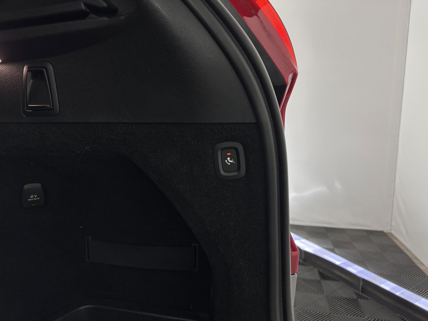 Volvo XC90 2.0 T8 Twin Engine AWD R-Design [ 7-Pers. ] Aut. *PANO | HEAD-UP | LEATHER-MICROFIBRE | FULL-LED | MEMORY-PACK | DIGI-COCKPIT | NAVI-FULLMAP | CARPLAY | ECC | HEATED-COMFORTSEATS | LANE-ASSIST | PDC | TOWBAR | 20"ALU*