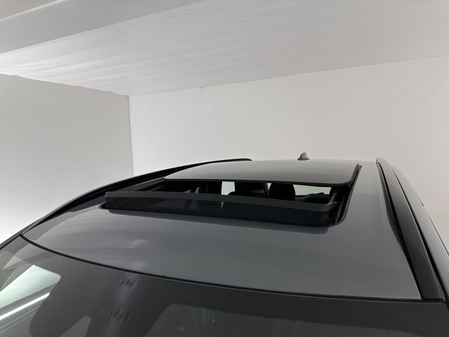 Volvo XC90 2.0 T8 Twin Engine AWD R-Design [ 7-Pers. ] Aut. *PANO | HEAD-UP | LEATHER-MICROFIBRE | FULL-LED | MEMORY-PACK | DIGI-COCKPIT | NAVI-FULLMAP | CARPLAY | ECC | HEATED-COMFORTSEATS | LANE-ASSIST | PDC | TOWBAR | 20"ALU*