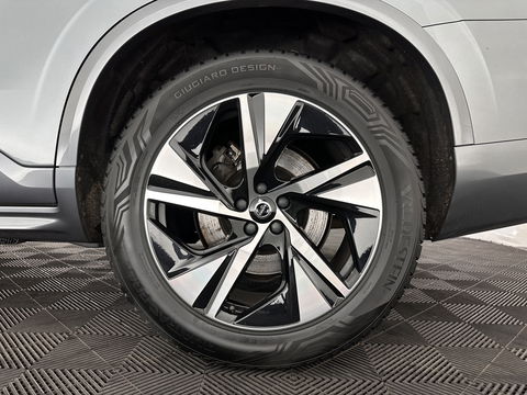 Volvo XC90 2.0 T8 Twin Engine AWD R-Design [ 7-Pers. ] Aut. *PANO | HEAD-UP | LEATHER-MICROFIBRE | FULL-LED | MEMORY-PACK | DIGI-COCKPIT | NAVI-FULLMAP | CARPLAY | ECC | HEATED-COMFORTSEATS | LANE-ASSIST | PDC | TOWBAR | 20"ALU*