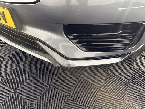 Volvo XC90 2.0 T8 Twin Engine AWD R-Design [ 7-Pers. ] Aut. *PANO | HEAD-UP | LEATHER-MICROFIBRE | FULL-LED | MEMORY-PACK | DIGI-COCKPIT | NAVI-FULLMAP | CARPLAY | ECC | HEATED-COMFORTSEATS | LANE-ASSIST | PDC | TOWBAR | 20"ALU*