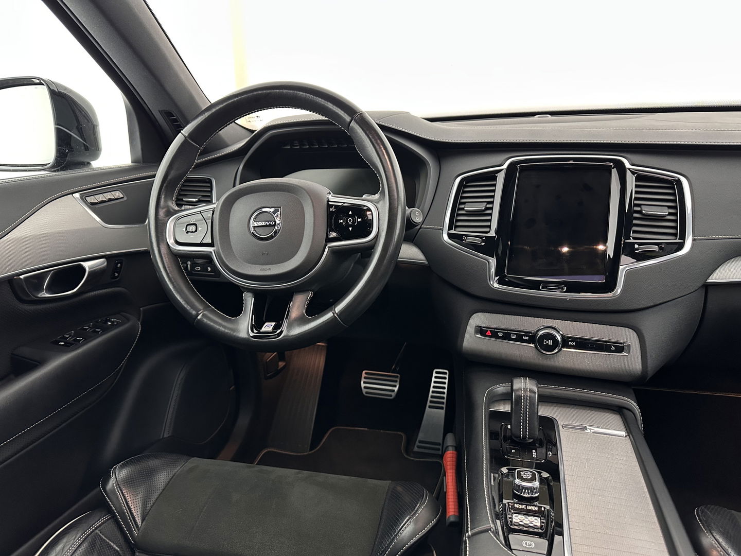 Volvo XC90 2.0 T8 Twin Engine AWD R-Design [ 7-Pers. ] Aut. *PANO | HEAD-UP | LEATHER-MICROFIBRE | FULL-LED | MEMORY-PACK | DIGI-COCKPIT | NAVI-FULLMAP | CARPLAY | ECC | HEATED-COMFORTSEATS | LANE-ASSIST | PDC | TOWBAR | 20"ALU*