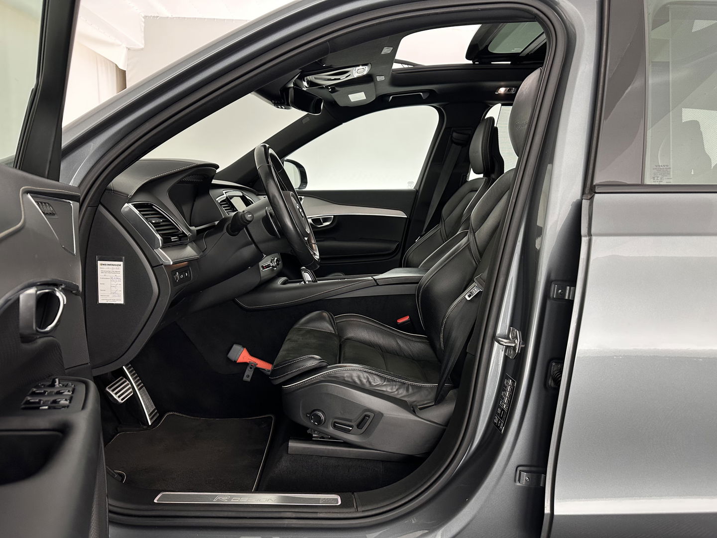 Volvo XC90 2.0 T8 Twin Engine AWD R-Design [ 7-Pers. ] Aut. *PANO | HEAD-UP | LEATHER-MICROFIBRE | FULL-LED | MEMORY-PACK | DIGI-COCKPIT | NAVI-FULLMAP | CARPLAY | ECC | HEATED-COMFORTSEATS | LANE-ASSIST | PDC | TOWBAR | 20"ALU*