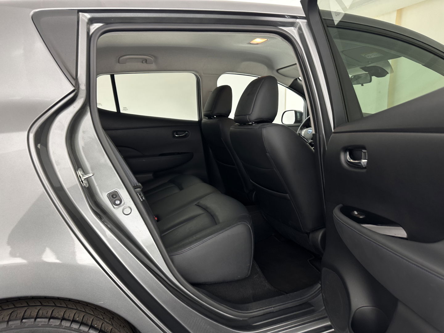 Nissan Leaf Business Edition 30 kWh Aut. *FULL-LEATHER | FULL-LED | BOSE-SURROUND | TOP-VIEW | KEYLESS | NAVI-FULLMAP | ECC | COMFORT-SEATS | 17"ALU*