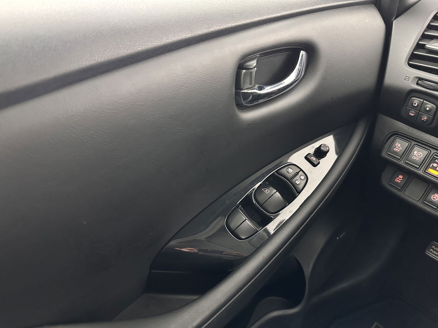 Nissan Leaf Business Edition 30 kWh Aut. *FULL-LEATHER | FULL-LED | BOSE-SURROUND | TOP-VIEW | KEYLESS | NAVI-FULLMAP | ECC | COMFORT-SEATS | 17"ALU*