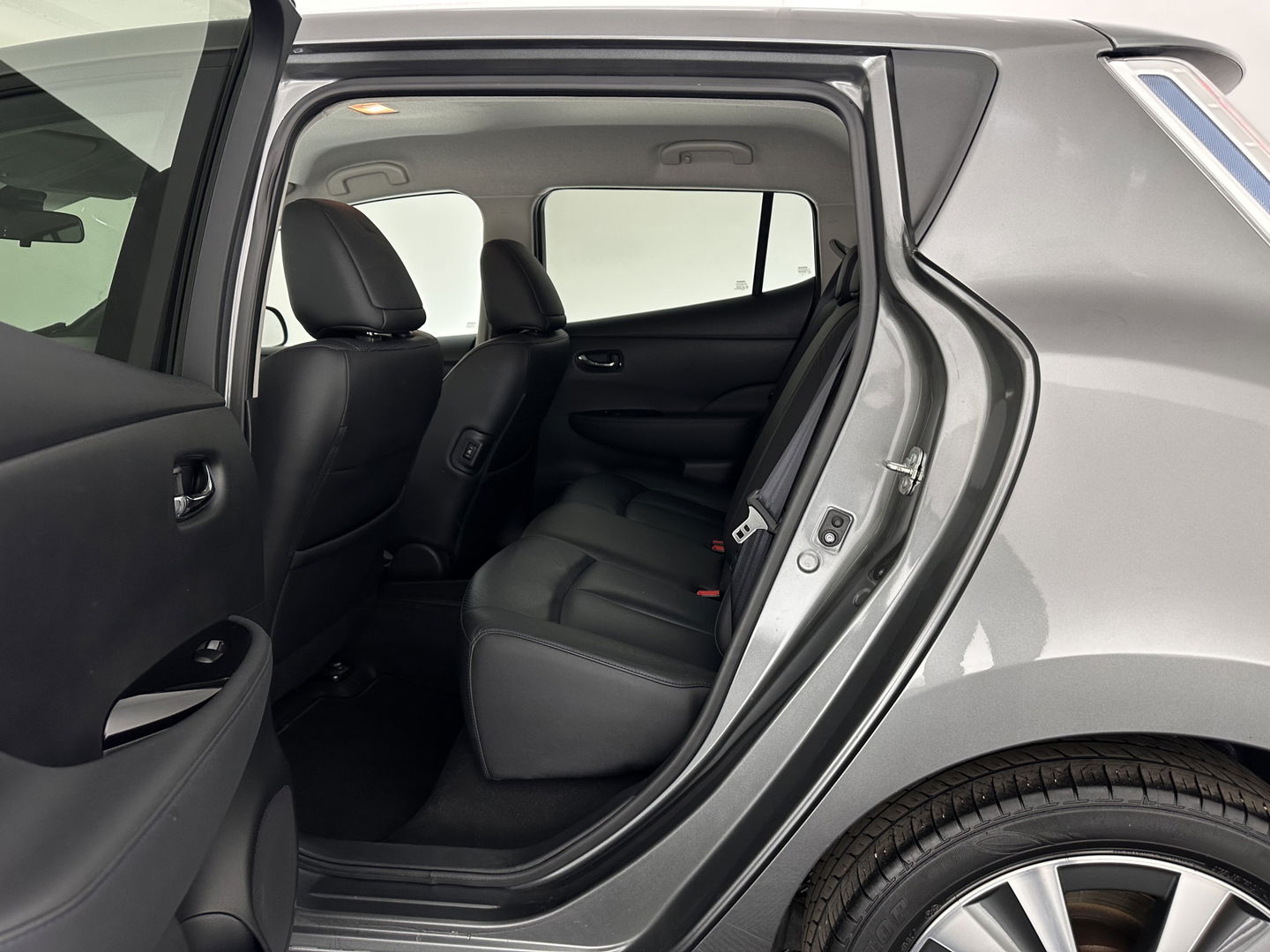 Nissan Leaf Business Edition 30 kWh Aut. *FULL-LEATHER | FULL-LED | BOSE-SURROUND | TOP-VIEW | KEYLESS | NAVI-FULLMAP | ECC | COMFORT-SEATS | 17"ALU*