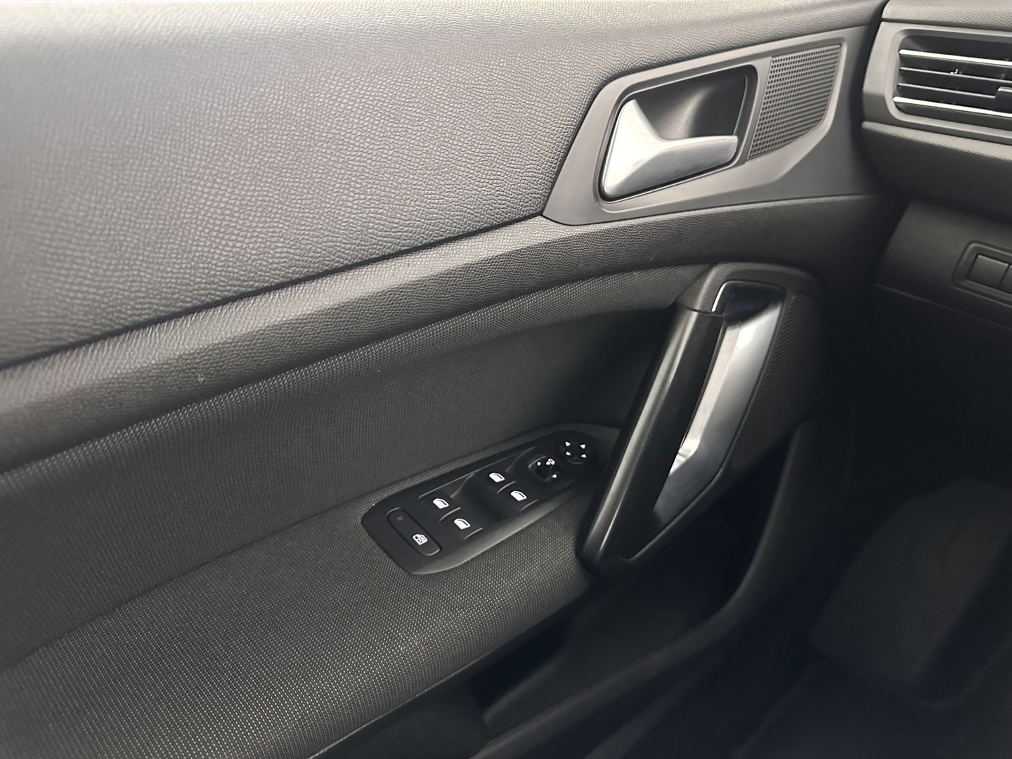 Peugeot 308 1.5 BlueHDi Allure *FULL-LED | SPORT-SEATS | NAVI-FULLMAP | DAB | ECC | PDC | CRUISE | 16''ALU*