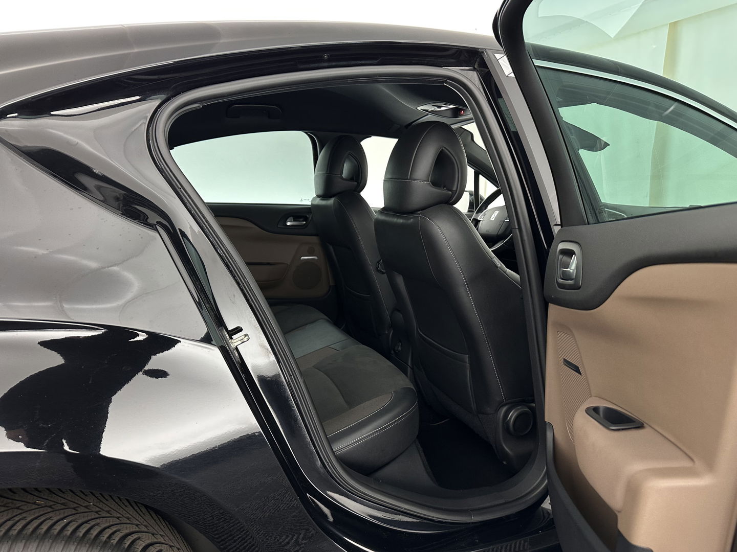 DS DS 4 1.6 BlueHDi Chic *PANO-WINDOW | FULL-LED | LEATHER-MICROFIBRE | HEATED-COMFORTSEATS | NAVI-FULLMAP | DAB | CAMERA | PRIVACY-GLASS | ECC | PDC | CRUISE | TOWBAR | 16''ALU*