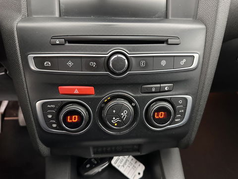 DS DS 4 1.6 BlueHDi Chic *PANO-WINDOW | FULL-LED | LEATHER-MICROFIBRE | HEATED-COMFORTSEATS | NAVI-FULLMAP | DAB | CAMERA | PRIVACY-GLASS | ECC | PDC | CRUISE | TOWBAR | 16''ALU*