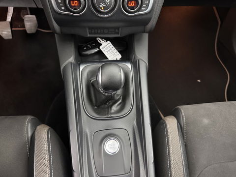 DS DS 4 1.6 BlueHDi Chic *PANO-WINDOW | FULL-LED | LEATHER-MICROFIBRE | HEATED-COMFORTSEATS | NAVI-FULLMAP | DAB | CAMERA | PRIVACY-GLASS | ECC | PDC | CRUISE | TOWBAR | 16''ALU*