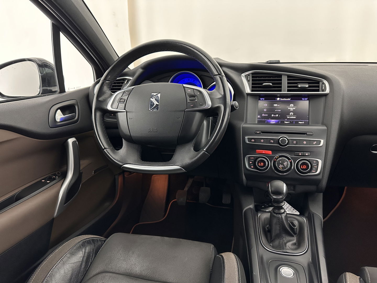 DS DS 4 1.6 BlueHDi Chic *PANO-WINDOW | FULL-LED | LEATHER-MICROFIBRE | HEATED-COMFORTSEATS | NAVI-FULLMAP | DAB | CAMERA | PRIVACY-GLASS | ECC | PDC | CRUISE | TOWBAR | 16''ALU*