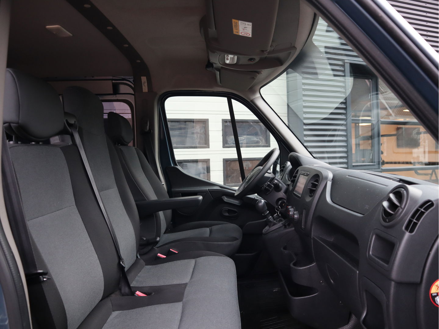 Renault Master T33 2.3 dCi 131pk Euro 6 L1H1 - DC 7 Pers. - Trekhaak - Camera