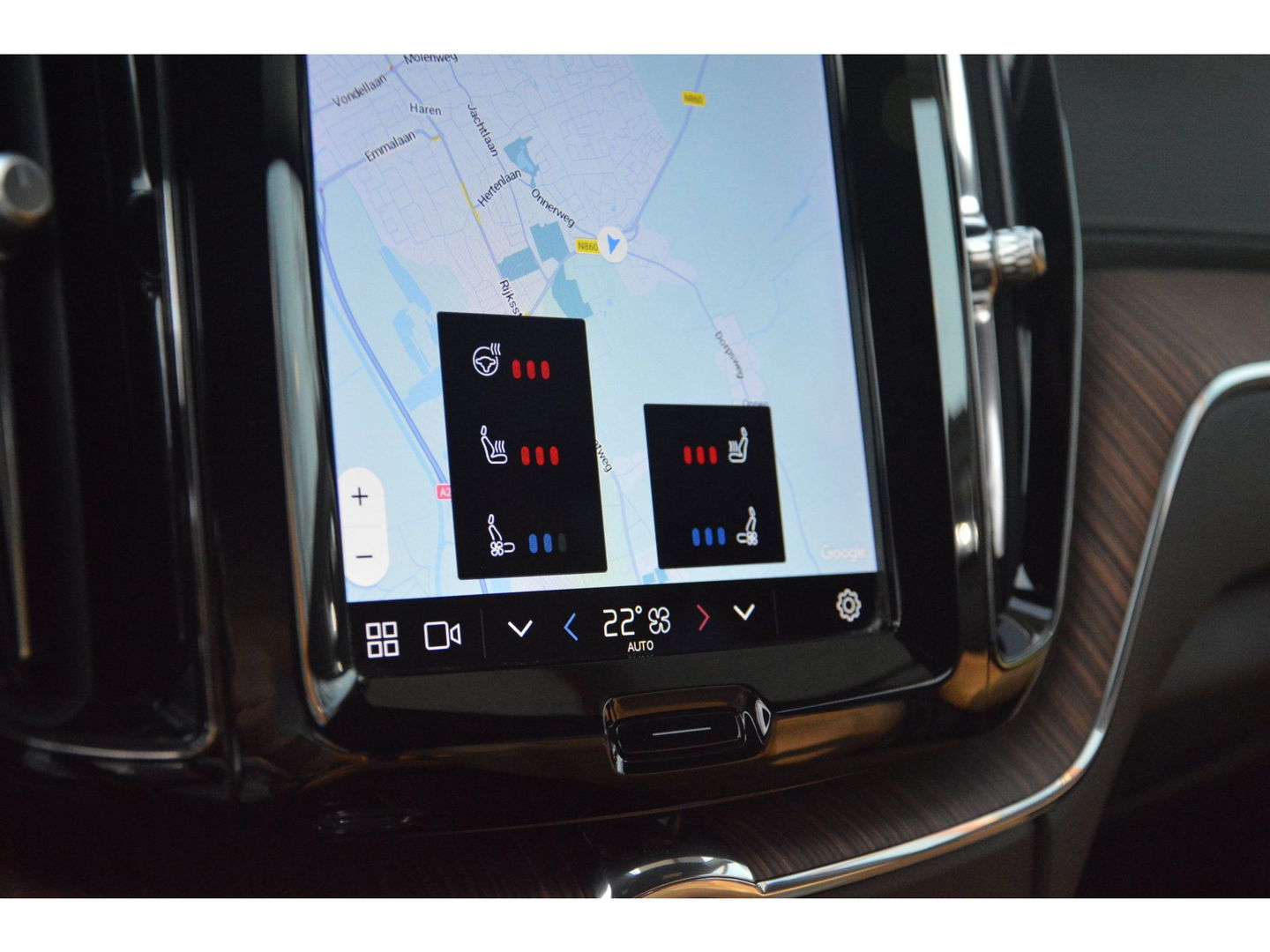 Volvo XC60 T8 Hybride AWD Ultimate Bright | Luchtvering | Massage | Stoel Ventilatie | Head-Up Display | 360° Camera |