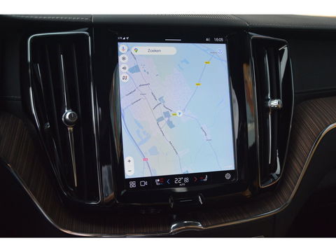 Volvo XC60 T8 Hybride AWD Ultimate Bright | Luchtvering | Massage | Stoel Ventilatie | Head-Up Display | 360° Camera |
