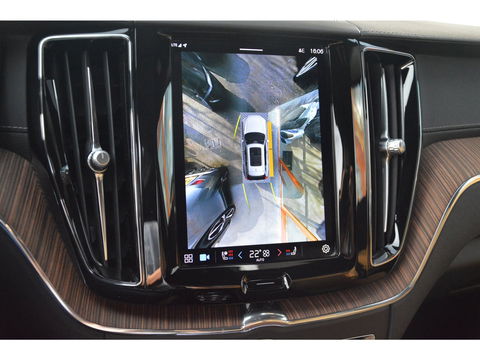 Volvo XC60 T8 Hybride AWD Ultimate Bright | Luchtvering | Massage | Stoel Ventilatie | Head-Up Display | 360° Camera |