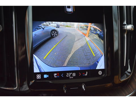 Volvo XC60 T8 Hybride AWD Ultimate Bright | Luchtvering | Massage | Stoel Ventilatie | Head-Up Display | 360° Camera |