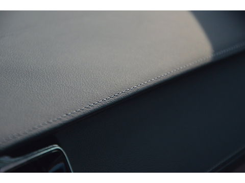 Volvo XC60 T8 Hybride AWD Ultimate Bright | Luchtvering | Massage | Stoel Ventilatie | Head-Up Display | 360° Camera |