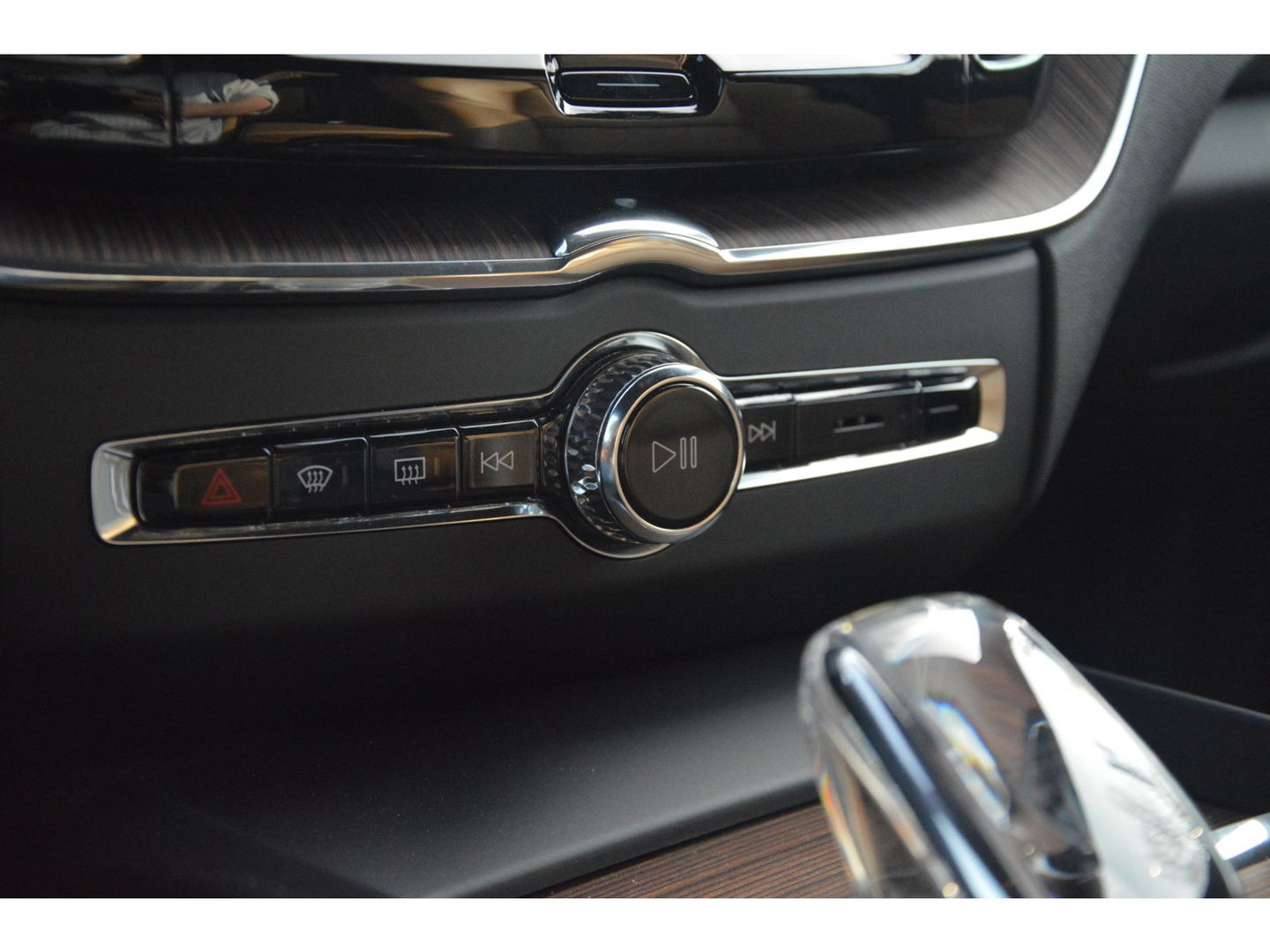 Volvo XC60 T8 Hybride AWD Ultimate Bright | Luchtvering | Massage | Stoel Ventilatie | Head-Up Display | 360° Camera |